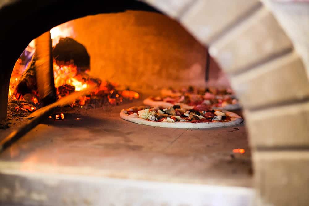 Can I use regular bricks for a pizza oven