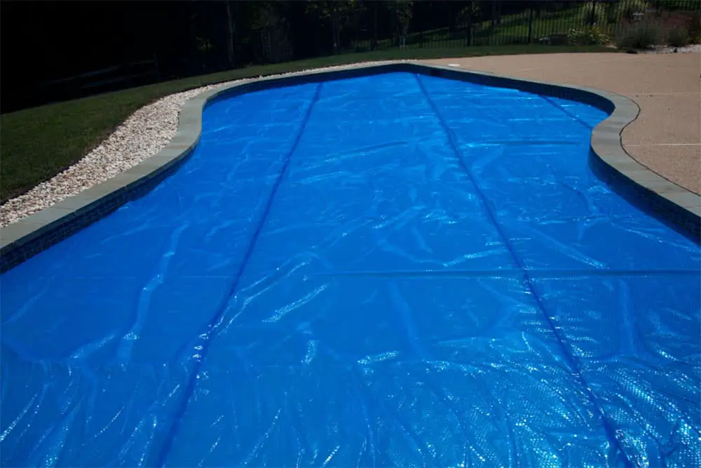 Can you run a pool pump with solar cover on?